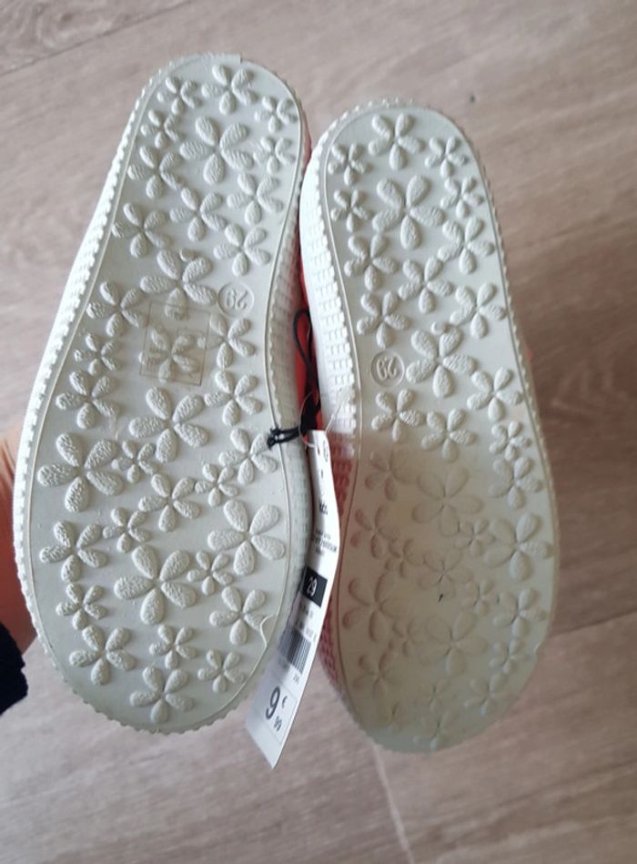 Chaussures en toile rose taille 29 neuves - photo numéro 4