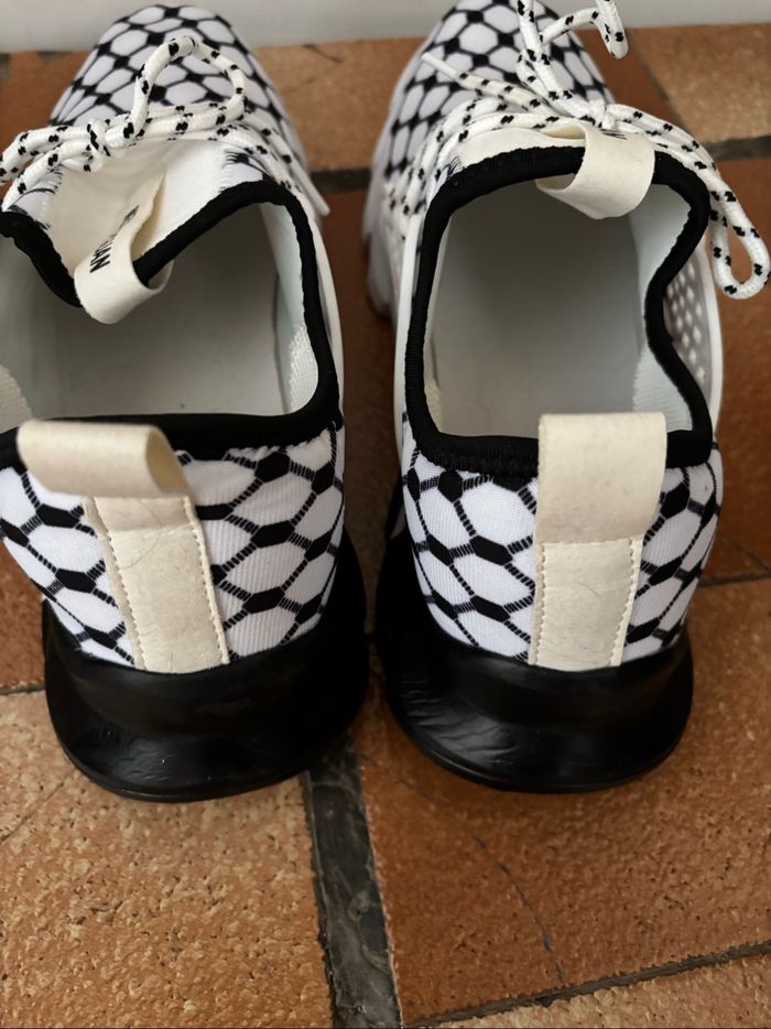 Baskets homme noires et blanches pointure 42 - photo numéro 3
