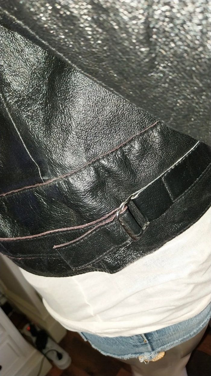 Blouson/ Perfecto/ Veste en cuir véritable noir état neuf  Taille 38 - photo numéro 4