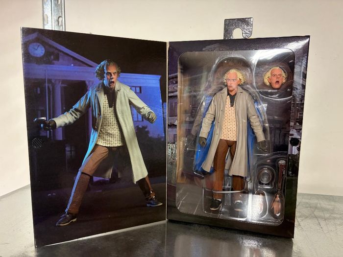 Retour vers le Futur 1 - Figurine NECA de Doc Brown 18cm - photo numéro 1