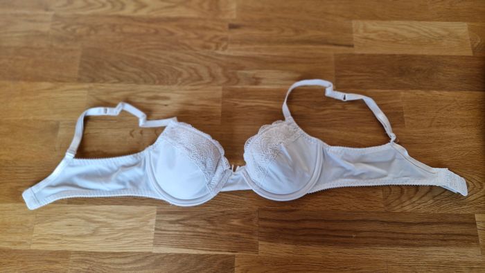 (369) articles disponibles                                          Soutien-gorge 85B - photo numéro 2