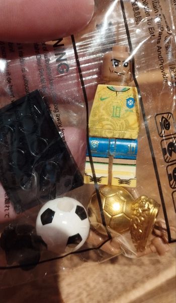 Petite figurine type Lego football neuve Neymar équipe du Brésil