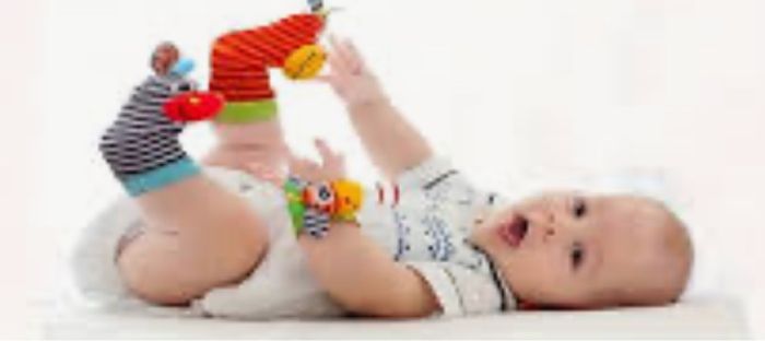 Lot de hochets chaussettes - pied et mains - photo numéro 2