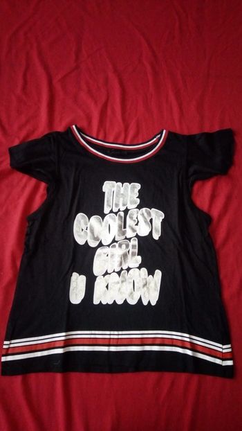 Tee-shirt noir manches à volant