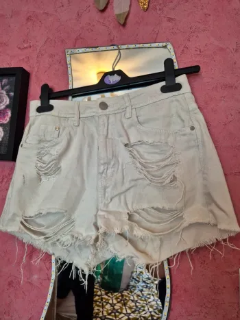 Short déchiré et effiloché