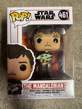 Funko pop the mandalorian with grogu Star Wars 461