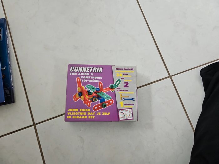 Avion à construire Neuf cont1