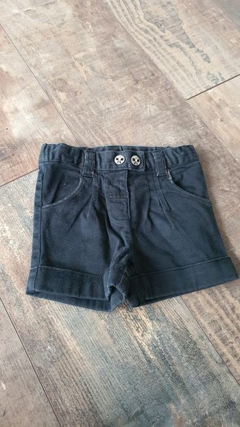 Short kid kanai 18 mois en très bon état