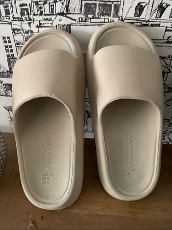 Tong 🩴 beige Primark pointure 38 usa 7 uk irl 5.