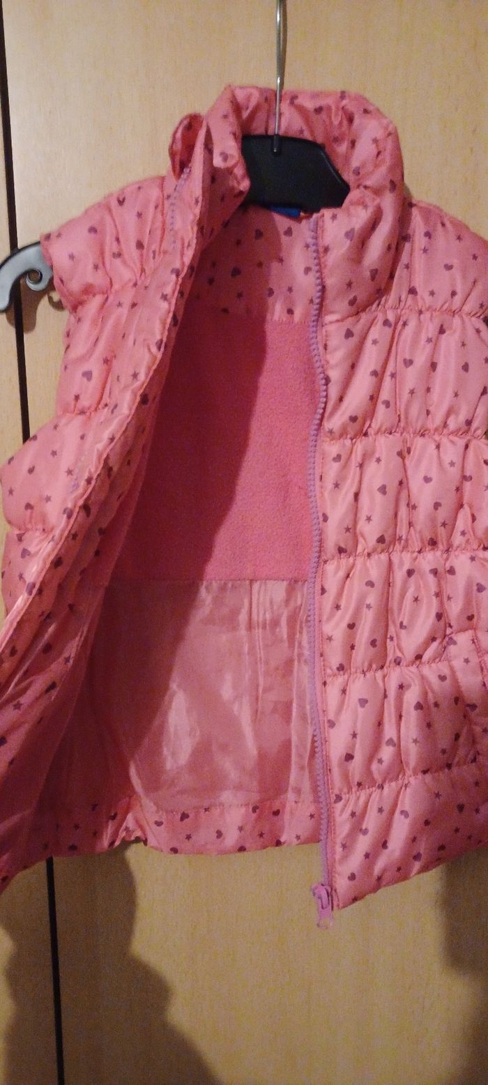 Très jolie doudoune sans manches fille T 4/5 ans - photo numéro 6