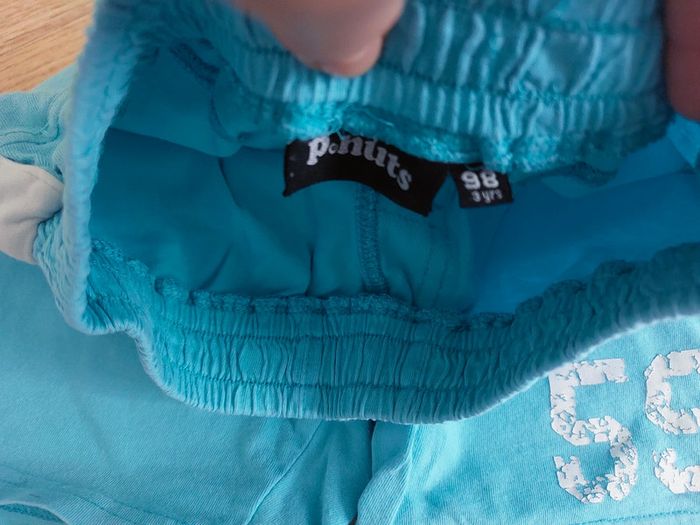 Shorts (taille 98). - photo numéro 3