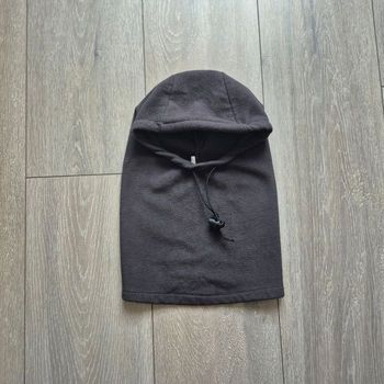 Cagoule grise. Garçon 5/8 ans. Marque Lhotse 