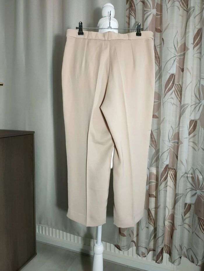 Pantalon beige coupe droite, détails poches, allure élégante et confortable - photo numéro 2