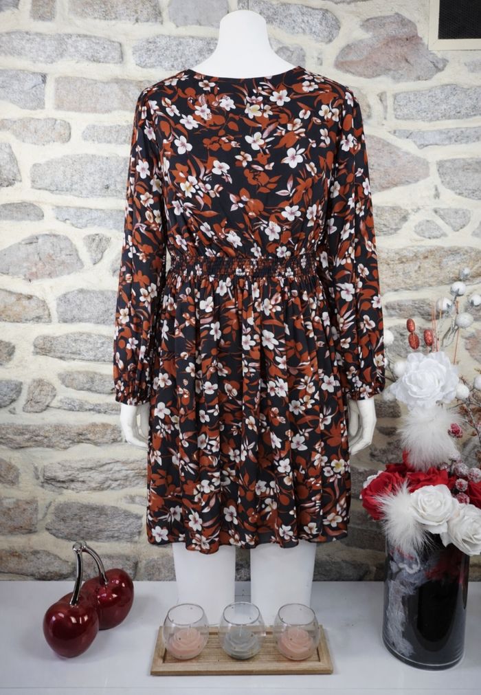 Robe bohème fleurie manches longues noire et multicolore Femme taille 54 marque Boohoo 🌺 - photo numéro 2