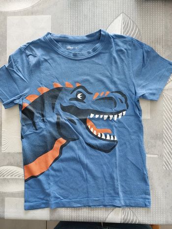 T-shirt dinosaure
