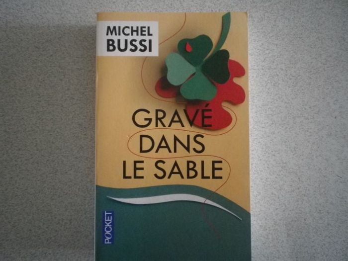 GRAVE DANS LE SABLE