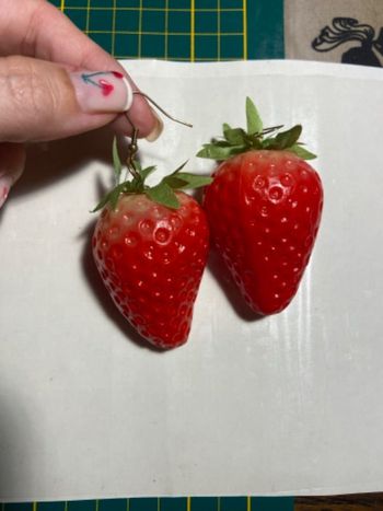 Boucles oreilles fraises légères