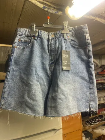 Short en jean neuf taille 42 Primark