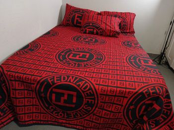 Drap de lit avec 4 taies d'oreiller