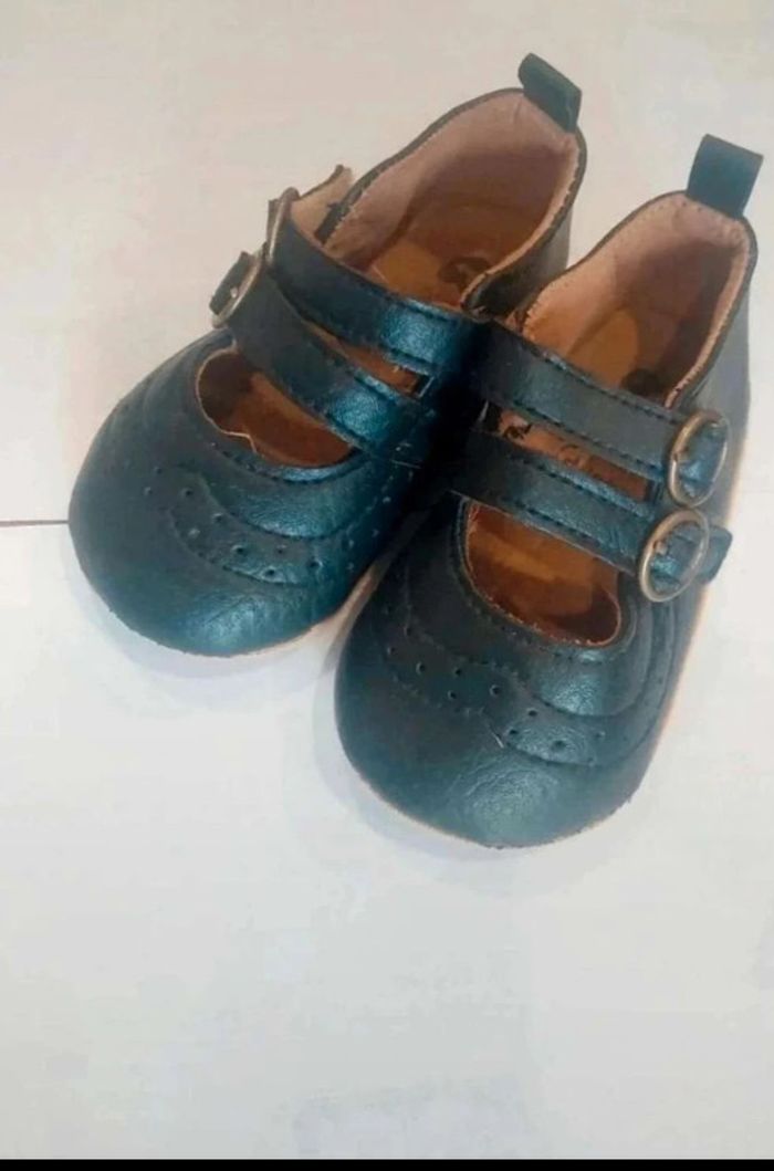 Chaussures  bébé souples  habillées  T  3mois