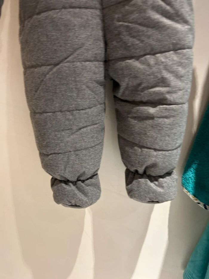 Combinaison pilote bébé C&A 9-12 mois grise avec capuche oreilles - photo numéro 6