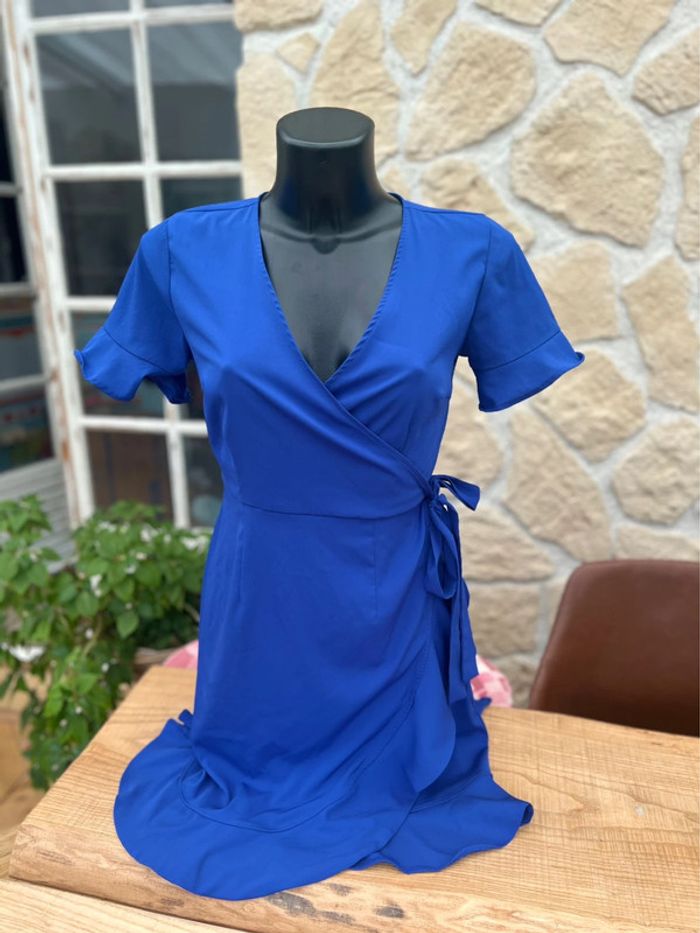 Robe only taille S Pigalle bleu électrique été cache cœur