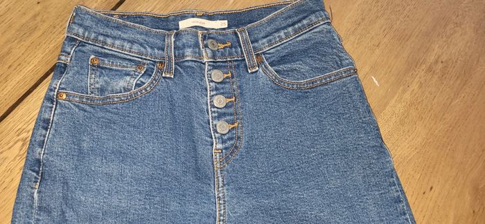 Jean levi's femme Mom