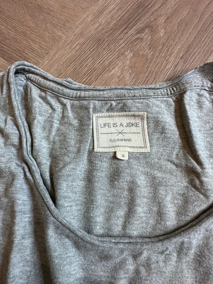 T shirt gris - photo numéro 2