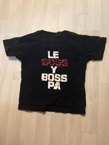 T-shirt noir manches courtes 6 ans akoz très bon état