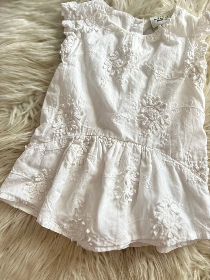 Fille 👧🏻 robe blanche a broderie - tao taille 3 mois - photo numéro 3