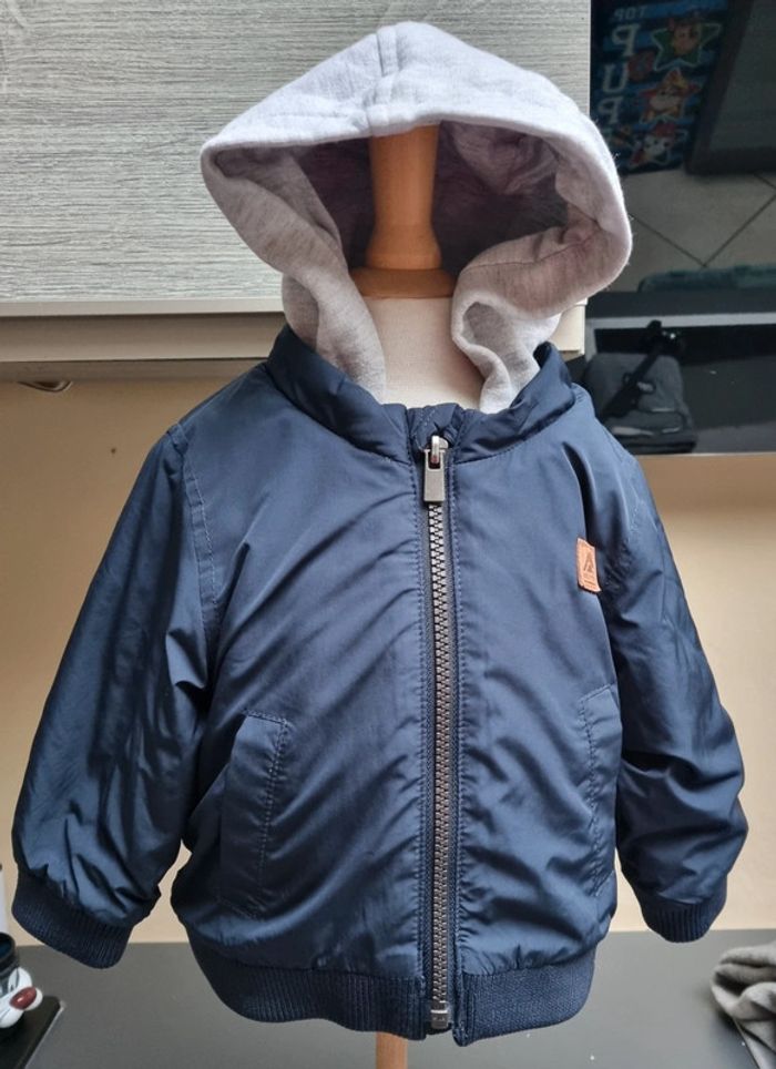 Veste bleue avec capuche