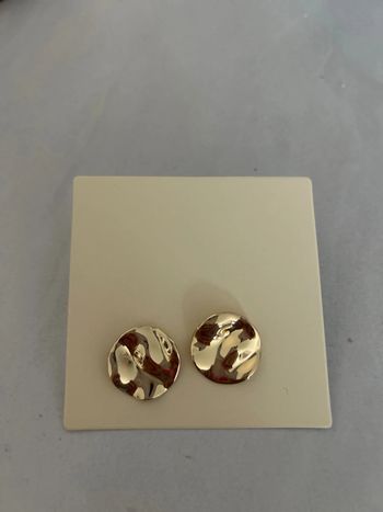 Boucles d’oreilles dorées rondes