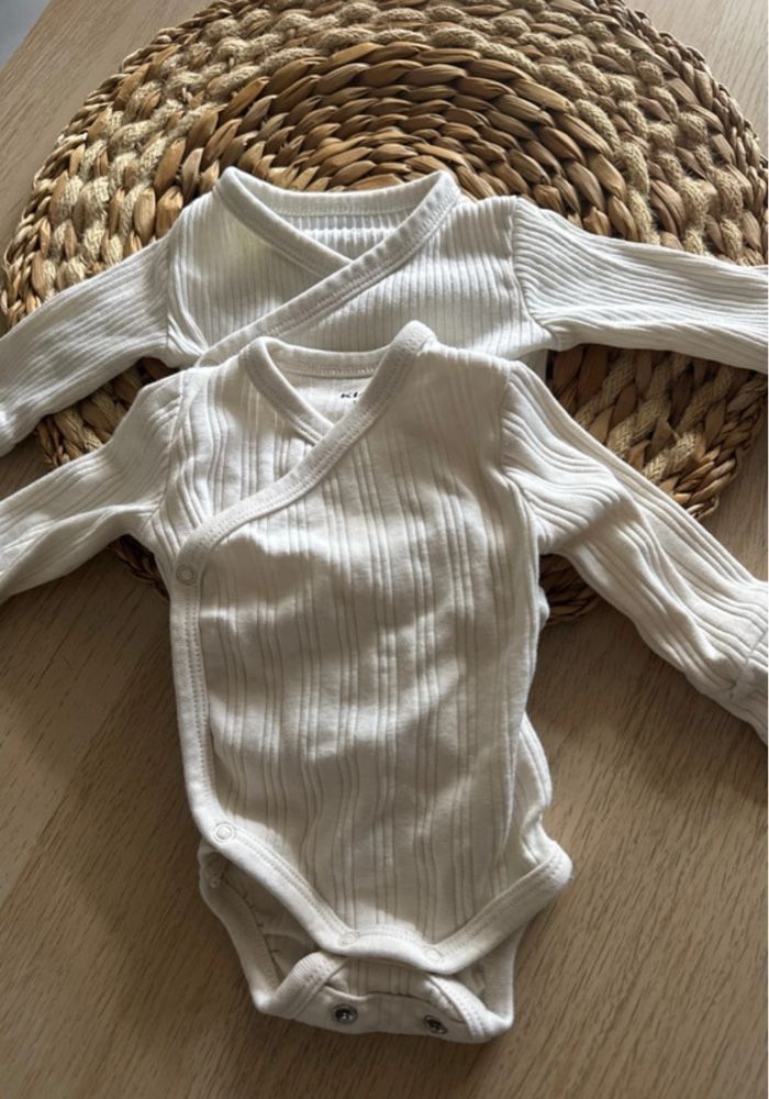 Lot 2 bodies kiabi 1 mois beigne crème 56 cm