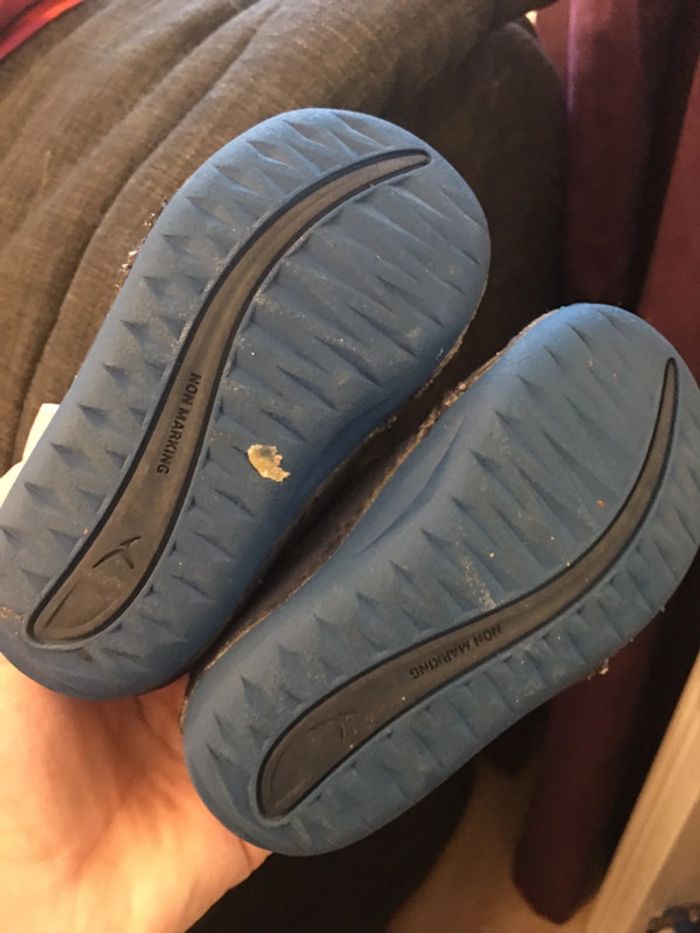 Chaussons de maison ou babygym 22 - photo numéro 2