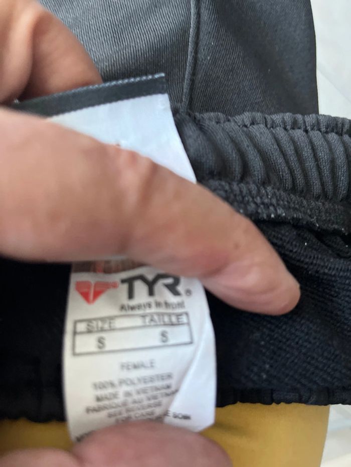 Short de sport femme TYR / S/ Noir /Excellent état. - photo numéro 5