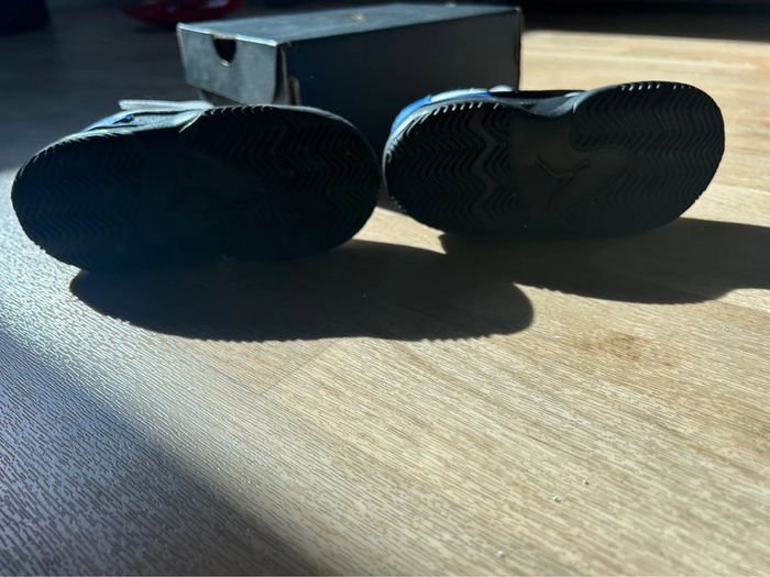 Chaussure Jordan taille 25 - photo numéro 4