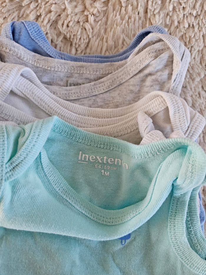 Lot 5 bodies sans manche 1 mois - photo numéro 8