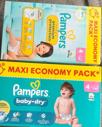 2 cartons de couches Pampers taille 4