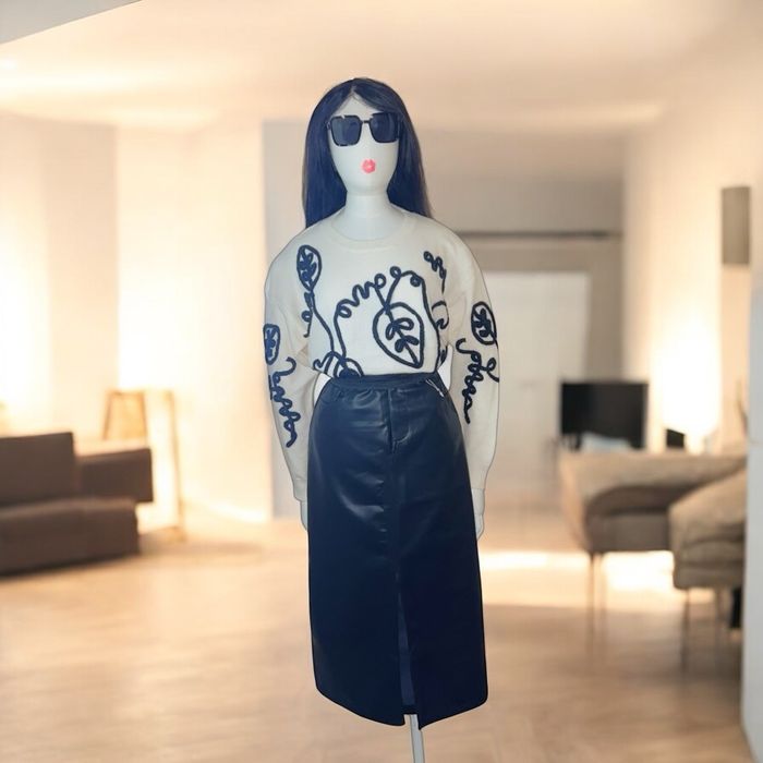 Pull  blanc avec detail noir - photo numéro 3