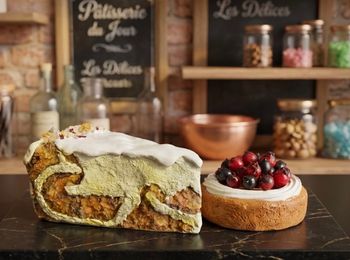Lot de 2 faux gâteaux 