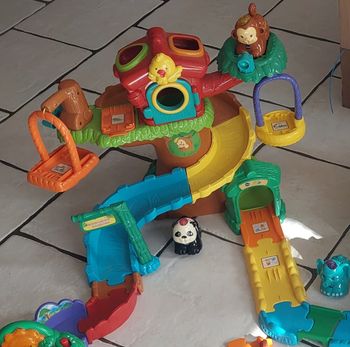 zoo interactif + arbre à cabane+ tapis