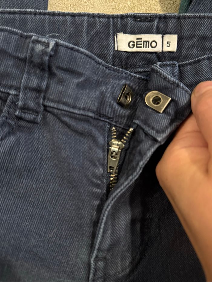 Lot 3 jeans slim Gemo 5 ans – Camel ,bleu foncé & vert, parfait état - photo numéro 3