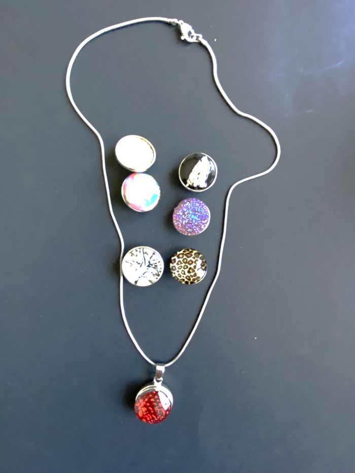 Collier avec 7 boutons pressions interchangeables - photo numéro 5