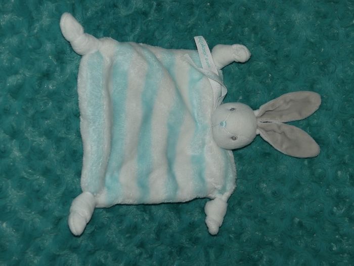 Doudou lapin plat kaloo blanc bleu rayé🐰 parfait état