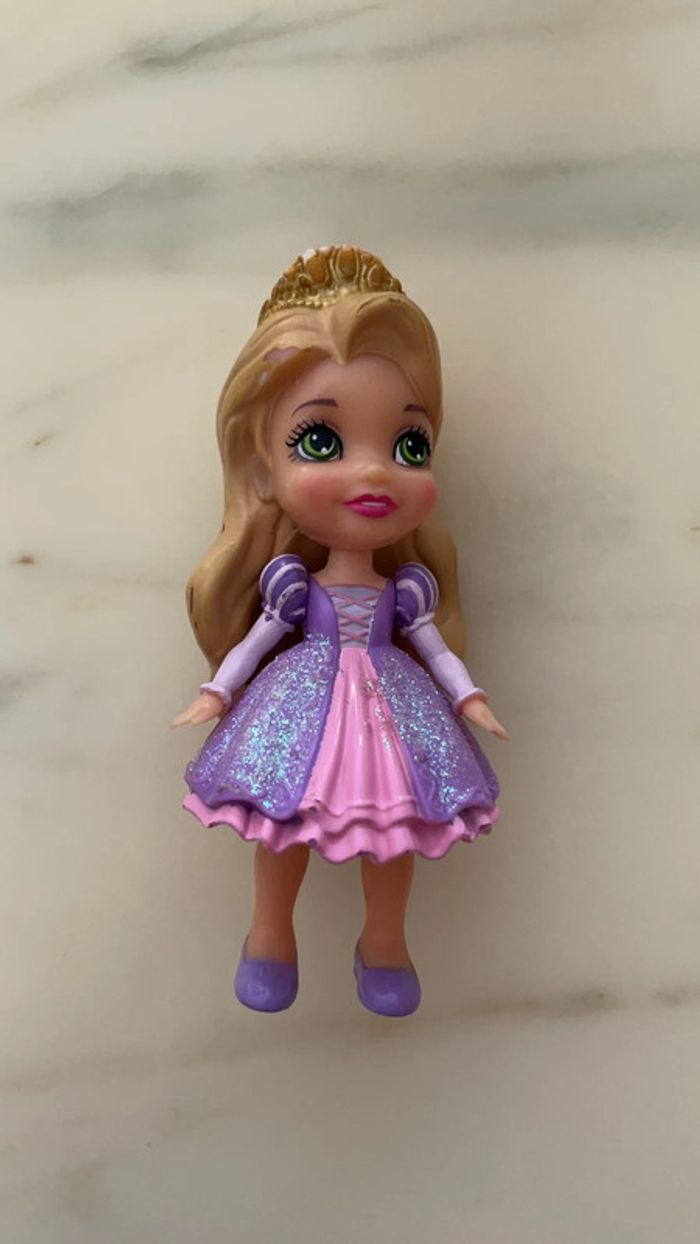 Figurine raiponce et hello kitty - photo numéro 2