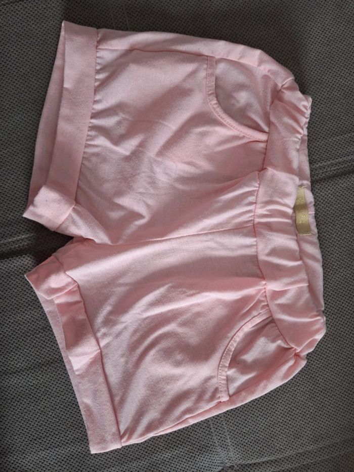 Short fille rose