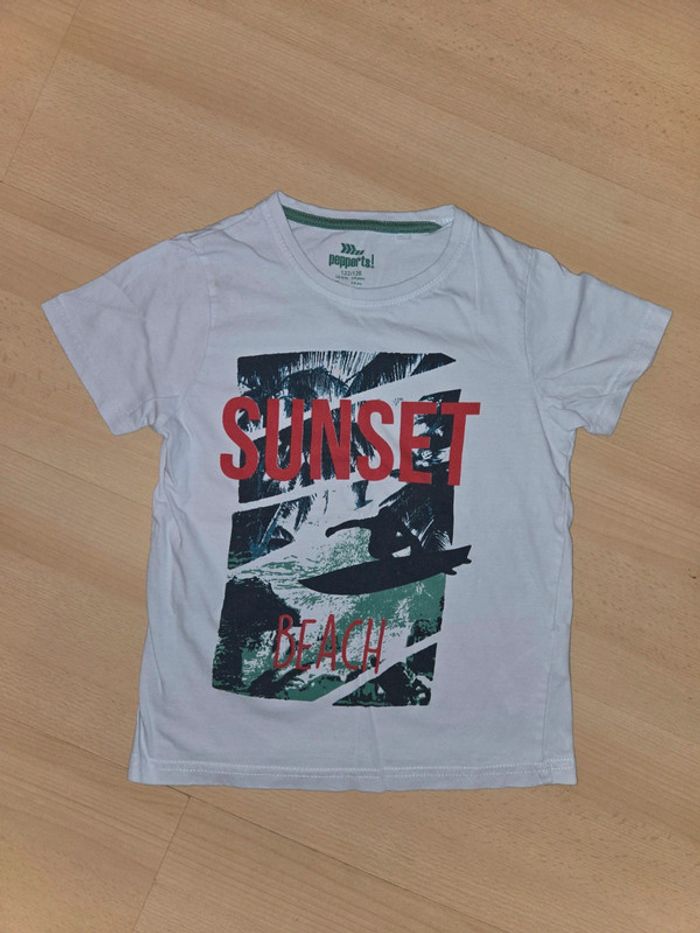 Joli t-shirt manches courtes taille 6 ans