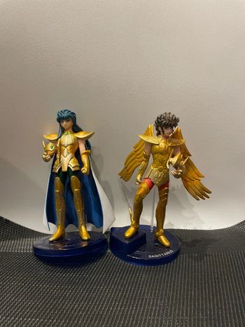 Saint Seiya les chevaliers du zodiaque lot 2 figurines chevaliers d’or verseau et sagittaire bandai