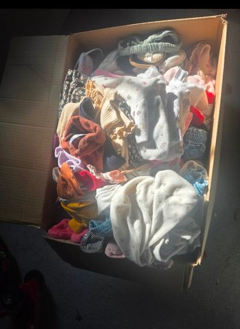 Vends gros carton de vetement 9 mois