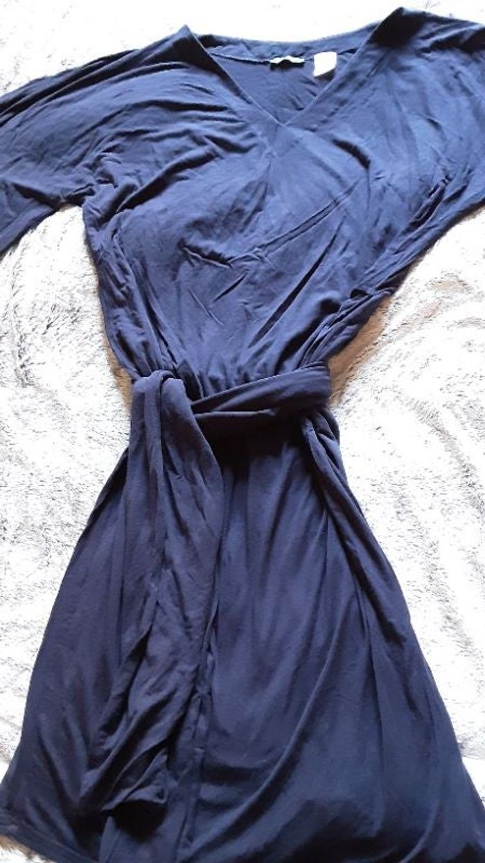 robe 44 avec ceinture manche bouffante. la redoute